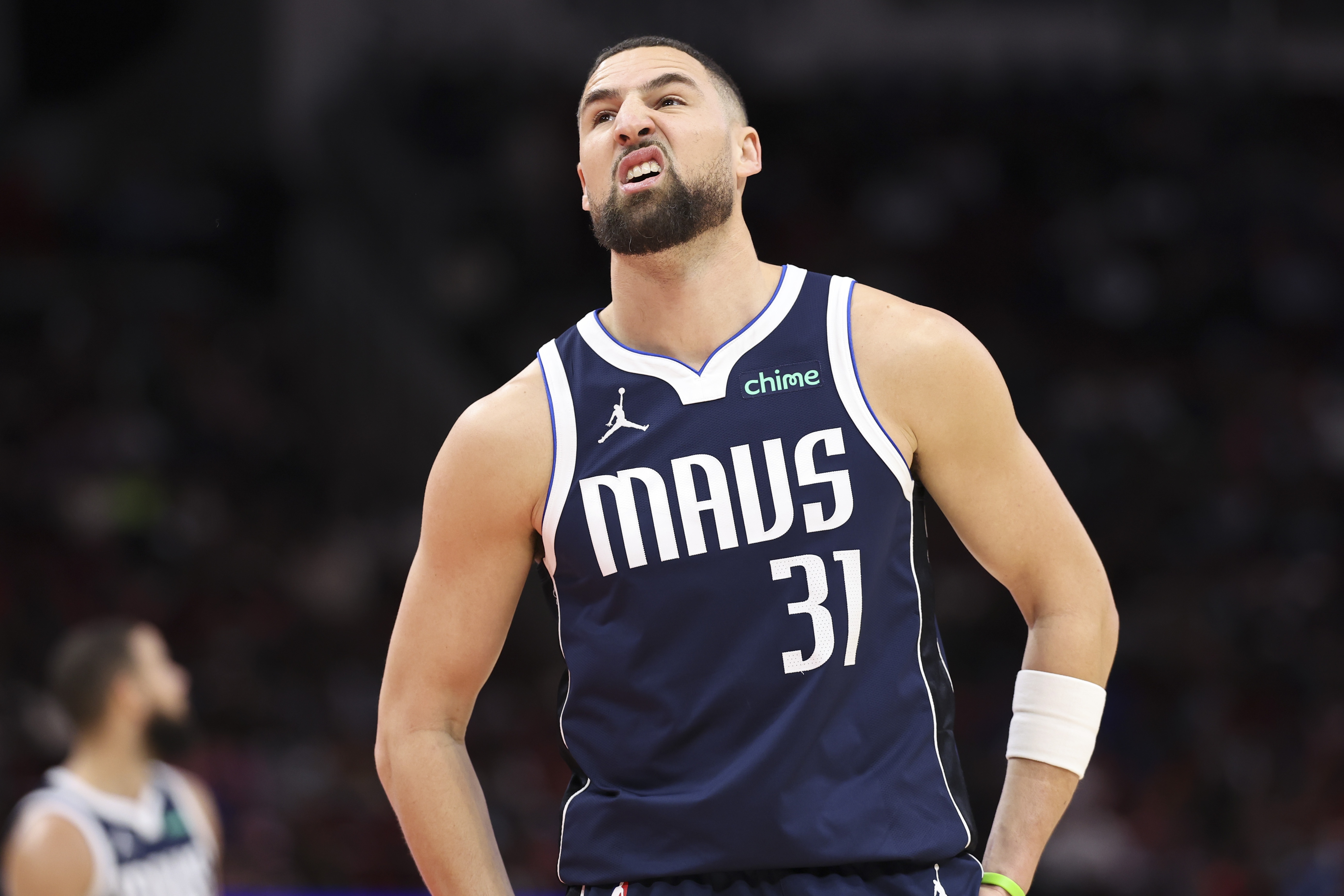 足球免费直播-越打越坑了！克莱8中2得5分2板1助 三分6中1&amp;正负值-12