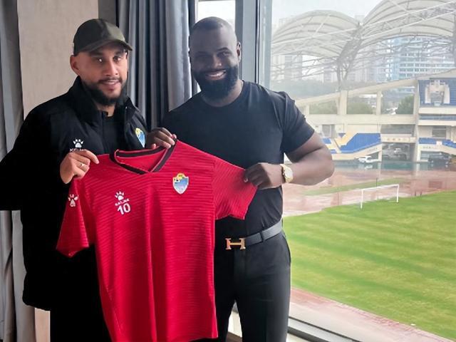 足球免费直播-太强了！29岁欧联杯助攻王加盟中甲新军：2次蝉联比甲过人王|拉普辛|中超|伊东纯也|世预赛|非洲预选赛_新浪体育_新浪新闻